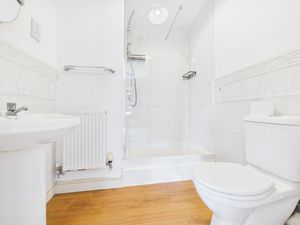 Ensuite- click for photo gallery